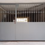 Еднокрила радиална врата с вградена пешеходна врата