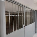 Еднокрила радиална врата с вградена пешеходна врата